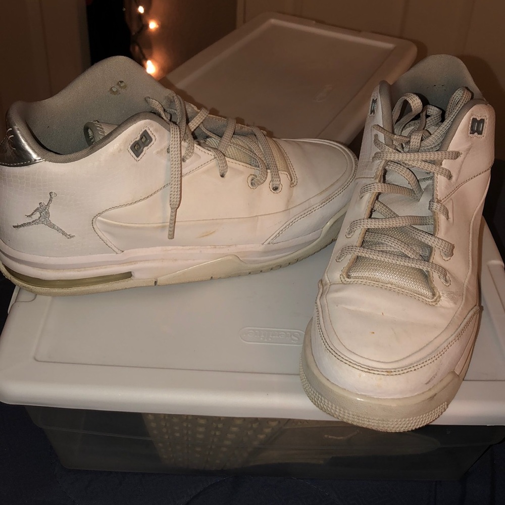 JORDAN FLIGHTS all white and gray
